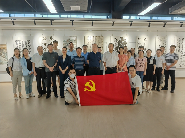 淮糧集團(tuán)、市糧食和物資儲(chǔ)備局聯(lián)合開展“弘揚(yáng)清風(fēng)正氣、傳承廉潔文化”書法美術(shù)作品展參觀活動(dòng)